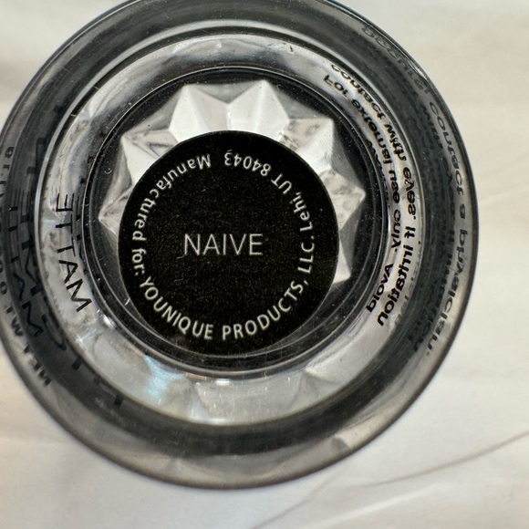 Younique Moodstruck Minerals Pigment Matte 0.03oz. Color is Naive - Picture 2 of 4